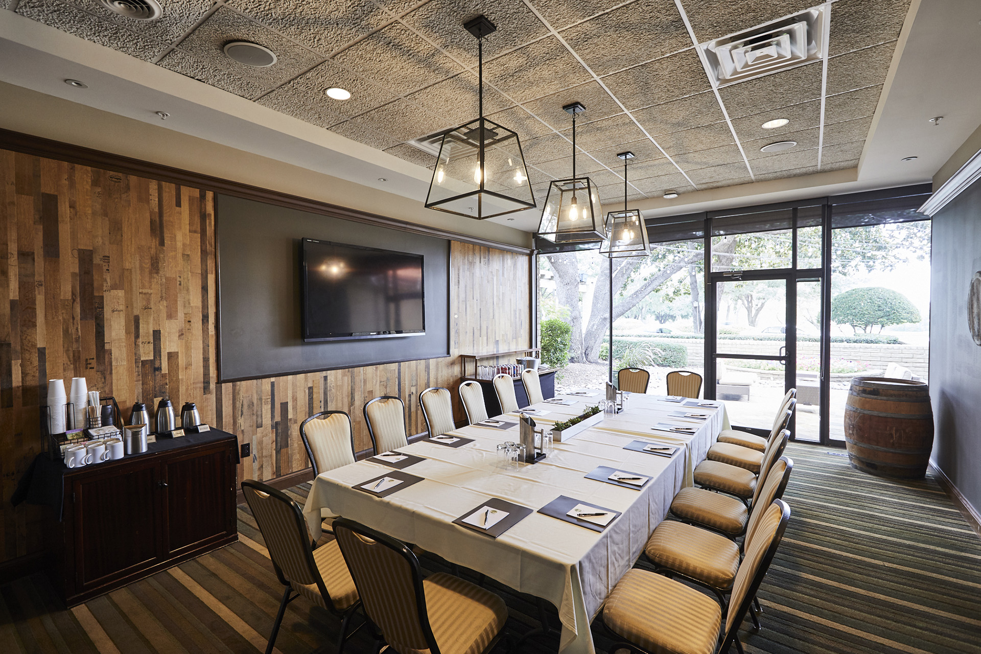 Las Colinas Country Club - Barrel Room