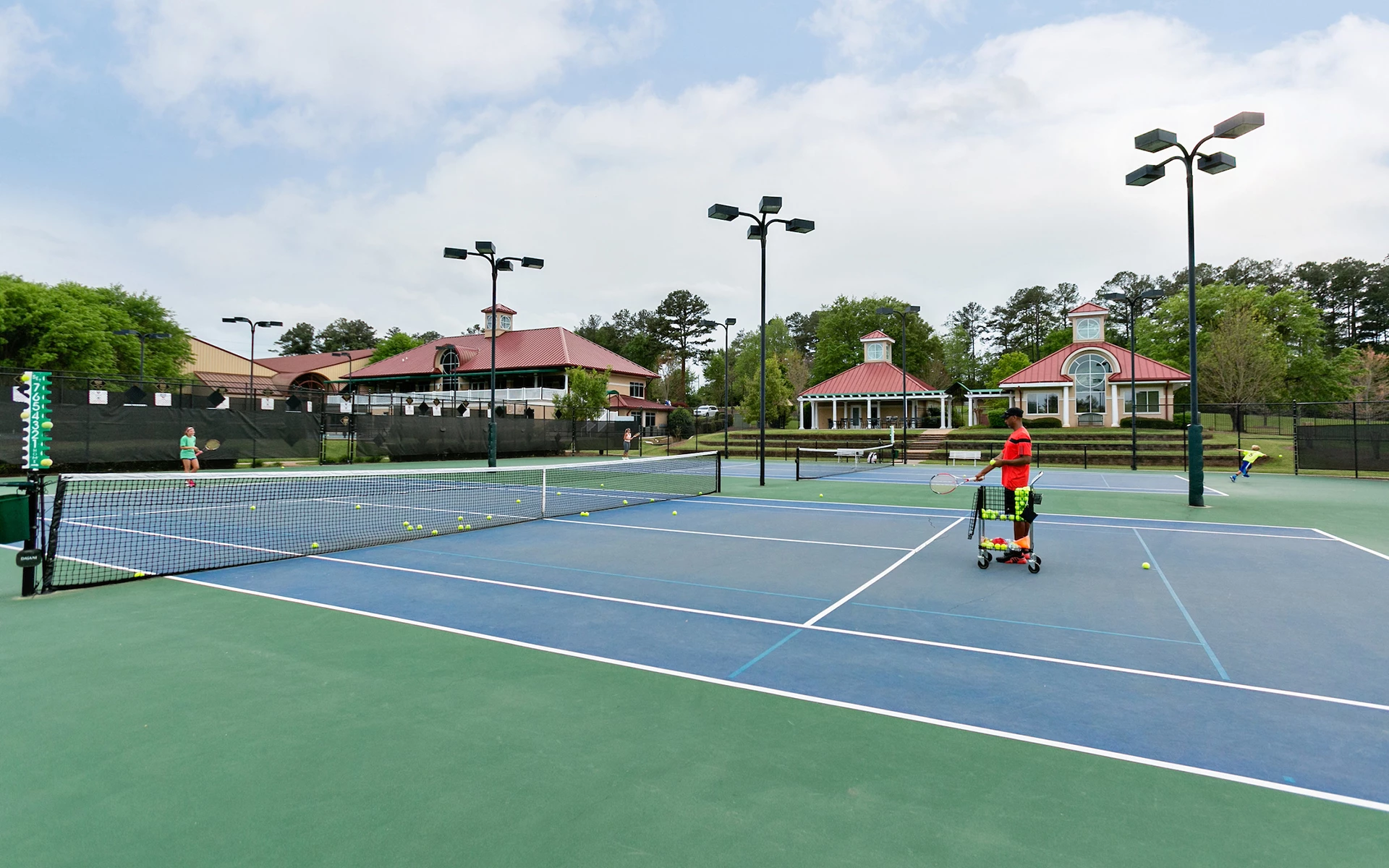 Peachtree City Tennis Center - Members playing tennis