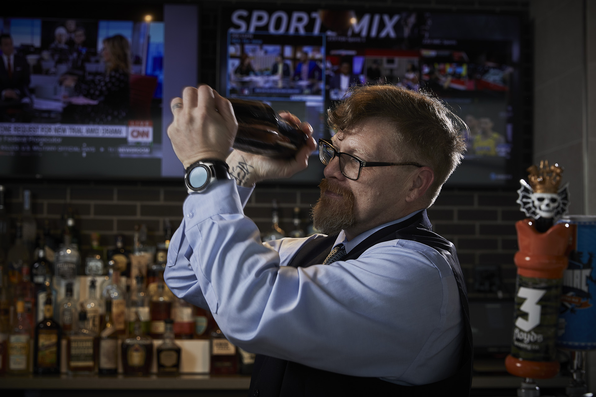 Skyline Club - Indianapolis - Bartender making drinks
