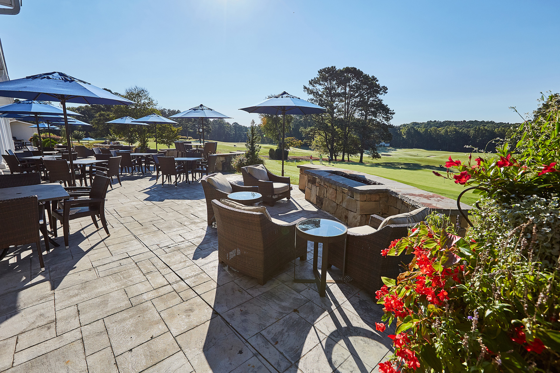 White Columns Country Club - Patio